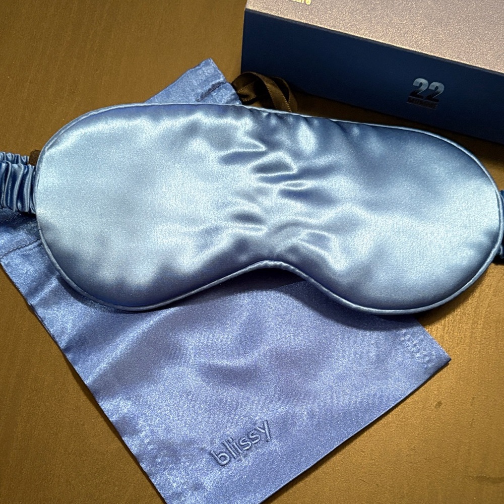 Blissy - Silk Sleep Mask - Picture 4 of 6